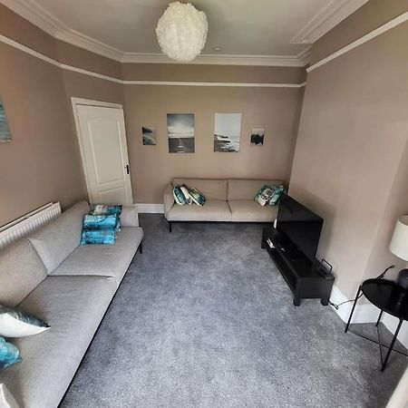 4 Bedroom House, 8 Min To City! Manchester Esterno foto